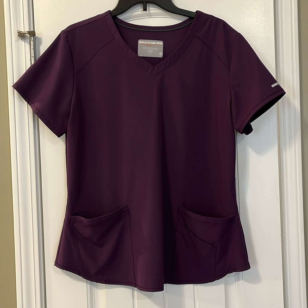 Skechers scrub top, new w/o tags, purple
